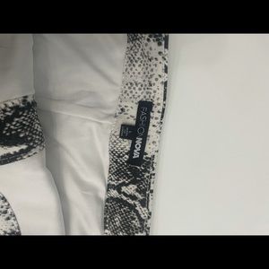 Fashion nova skirt size L